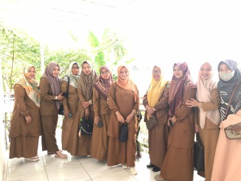 Perpisahan purna Tugas ibu Maswati, S.Pd